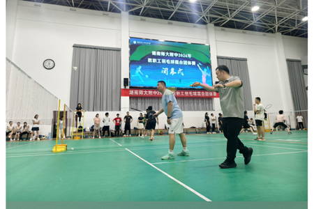 学校2026 年教职工羽毛球混合团体赛圆满落幕