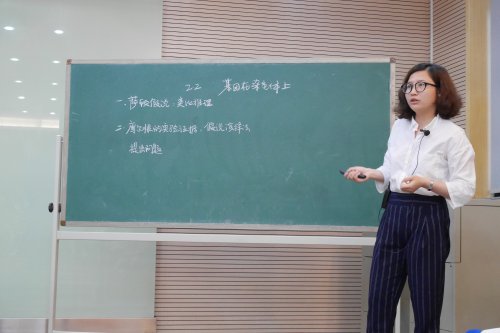 陈佳健老师为湖南师大生科院学生展示见习课