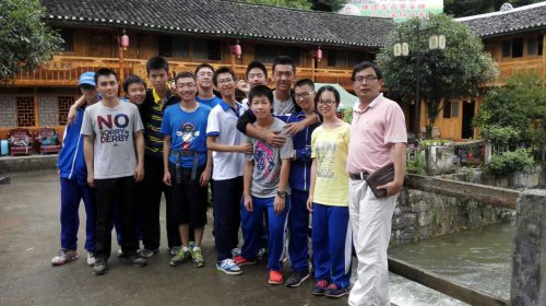 湖南师大附中生物联合教研组赴贵州梵净山进行野外科学考察