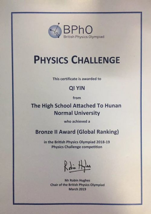 物理组杨一鸣老师指导学生获得英国物理挑战赛全球铜奖