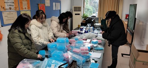 生物实验室举办湖南师大附中第一届插移液器吸头大赛