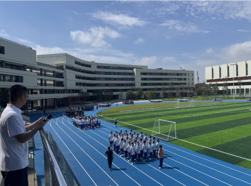 副校长廖强一行调研大泽湖校区体育工作