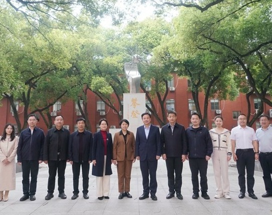 张家界市政府领导一行来访座谈交流