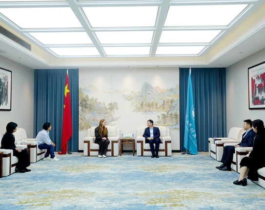 瑞士苏尔塞州立中学代表团访问我校