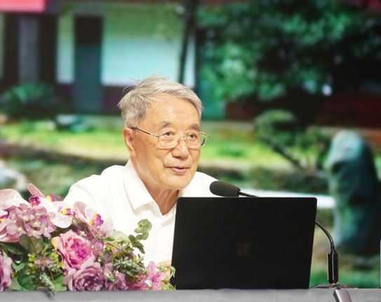 杰出校友何继善院士重返母校，与青年学子共话山河岁月