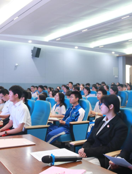 领英传薪火 砥柱激中流 ——学校两校区学生干部交流论坛圆满举办