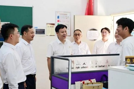 谢永红赴附中梅溪湖中学走访慰问教师并开展专题调研