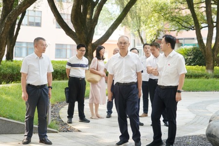 省政协副主席、民进湖南省委会主委潘碧灵来我校走访调研