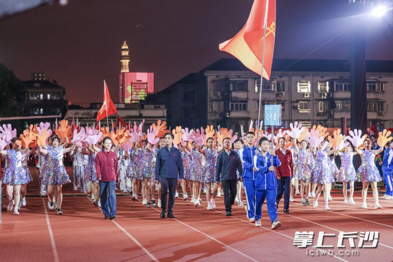 方阵展示环节，师生们展现蓬勃活力。 均为长沙晚报通讯员梁文婷供图