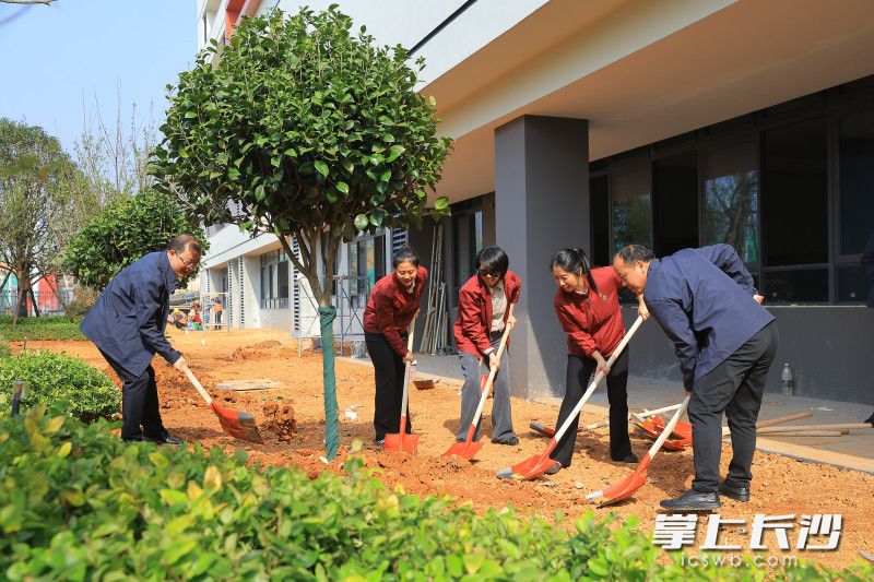 湖南师大附中大泽湖校区计划于2025年秋季正式投入使用。