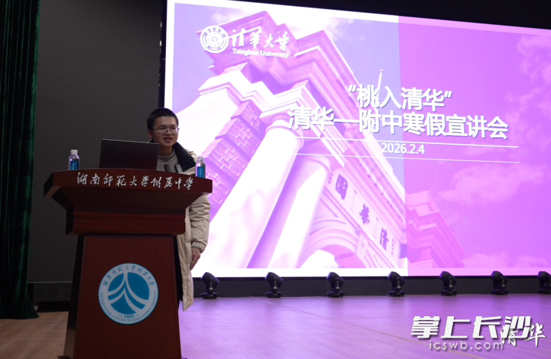 线下宣讲会活动,来自各大知名高校的校友代表回到母校进行宣讲。 线下宣讲会活动,来自各大知名高校的校友代表回到母校进行宣讲。