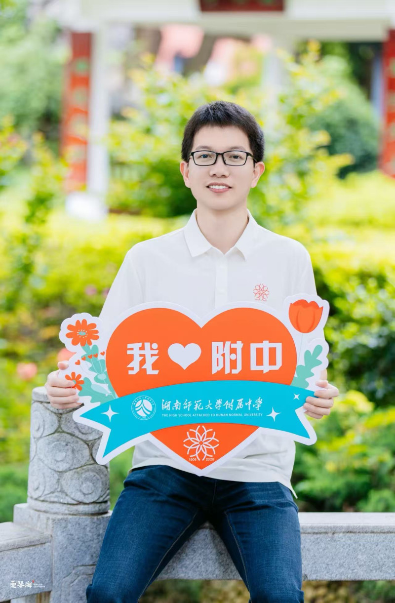 黄俊老师。照片由本人提供