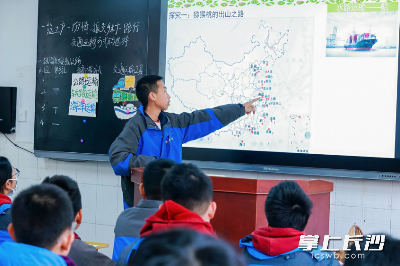 实践活动为两校学生搭建起长期互助、共同成长的友谊桥梁。 实践活动为两校学生搭建起长期互助、共同成长的友谊桥梁。