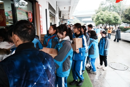 雷锋家乡学雷锋——附中蓝精灵牵手慢天使志愿服务活动