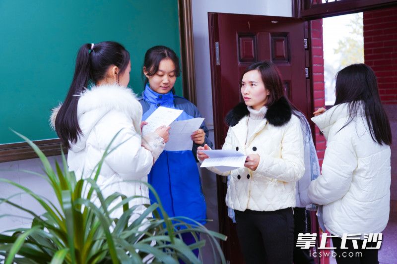 学生们说,支教老师并没有将支教当作任务来完成,而是真正在育人。 学生们说,支教老师并没有将支教当作任务来完成,而是真正在育人。