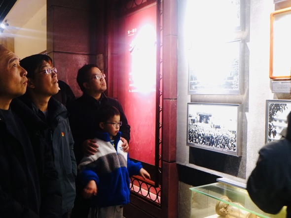 行政二党支部、行政三党支部党员赴耒阳市开展一月一课一片一实践主题党日活动