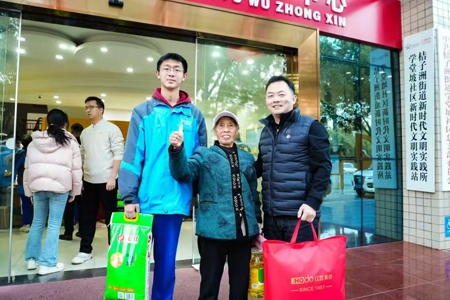 二十年坚守铸初心 附中担当暖社区  —— 湖南师大附中“雷锋超市”志愿服务续写温情篇章